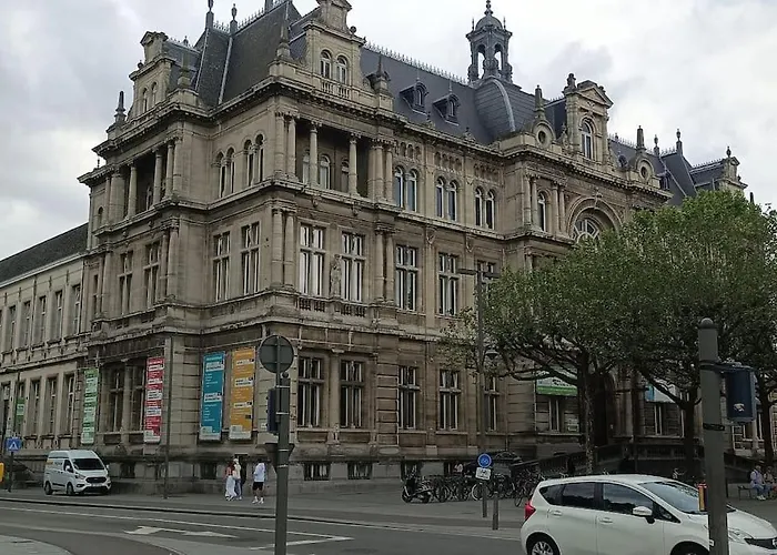 Antwerp Home Sweet Home 1 Double And 2 Single Beds