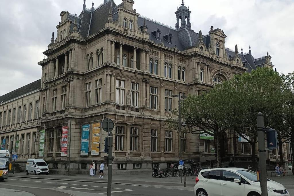 Sweet 1 Double And 2 Single Beds Appartement Antwerpen