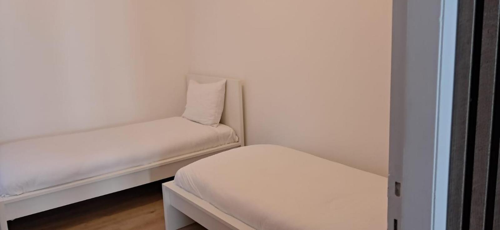 Sweet 1 Double And 2 Single Beds Appartement *