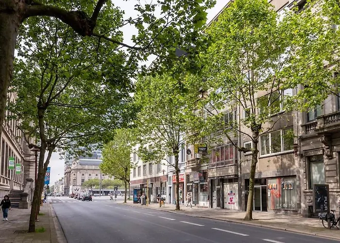 Antwerp Home Sweet Home 1 Double And 2 Single Beds