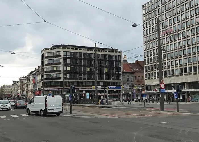 Antwerp Home Sweet Home 1 Double And 2 Single Beds