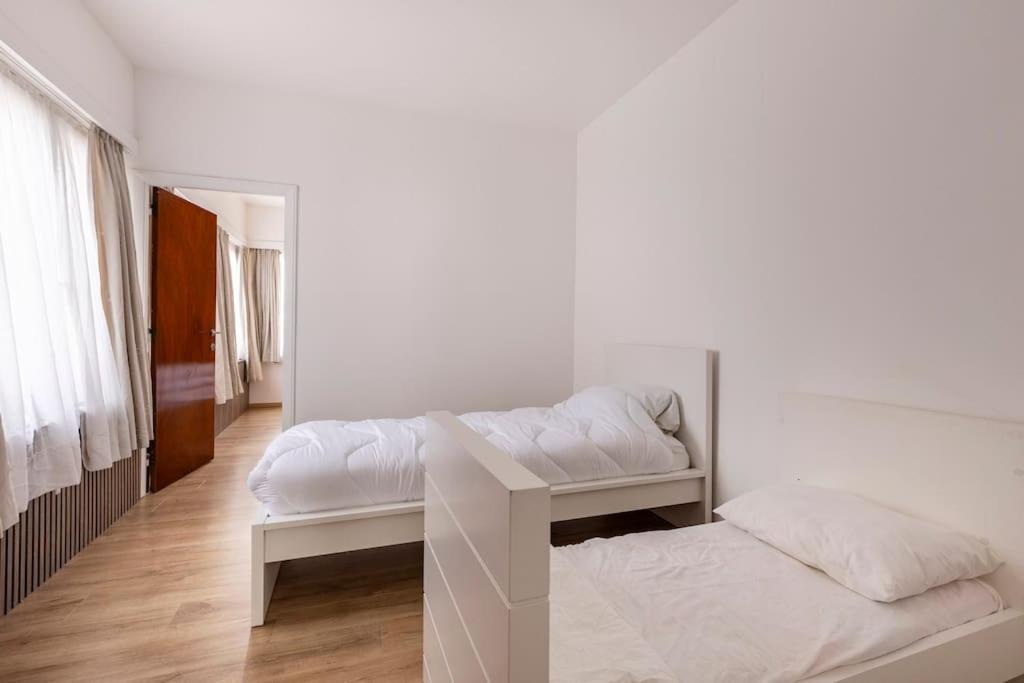 Sweet 1 Double And 2 Single Beds Apartamento